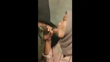 Bokep Jilbab Penurut Diminta BJ Mulus Tanpa Gigit poster